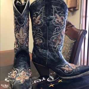 Woman leather cowboy boots